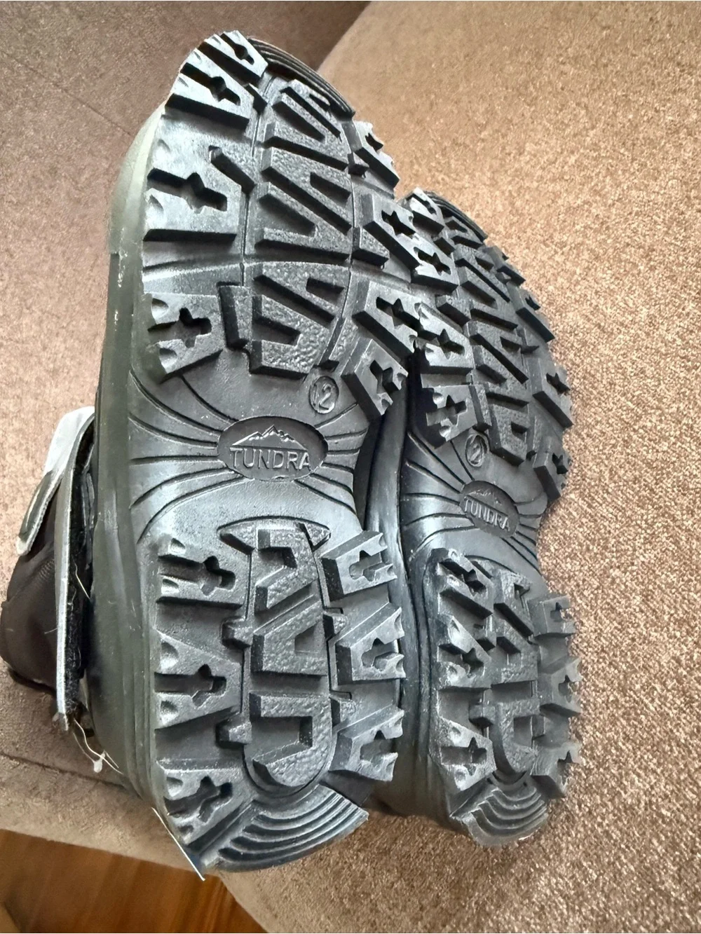 Tundra Kids Snow Boots in Gray and Black